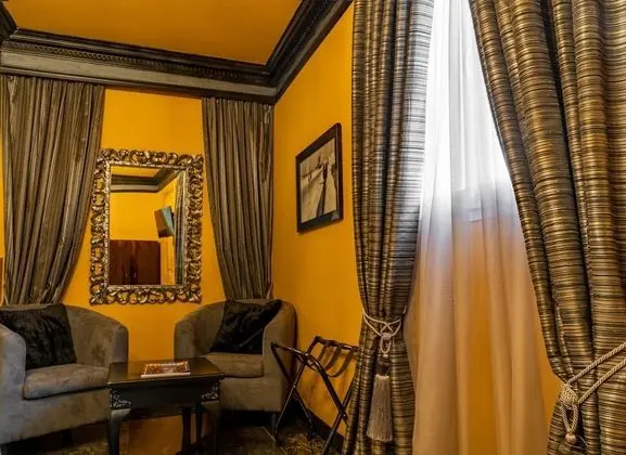 Süit, Balkon, Avlu Manzaralı