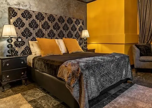 Süit, Balkon, Avlu Manzaralı