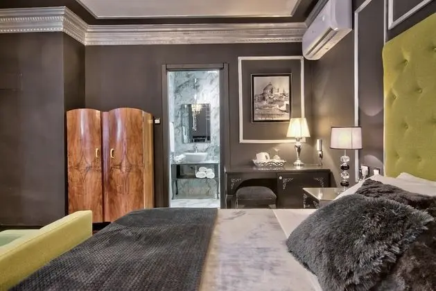Süit, Balkon, Avlu Manzaralı