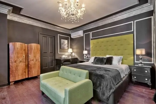 Süit, Balkon, Avlu Manzaralı