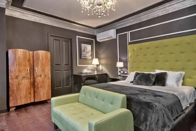 Süit, Balkon, Avlu Manzaralı