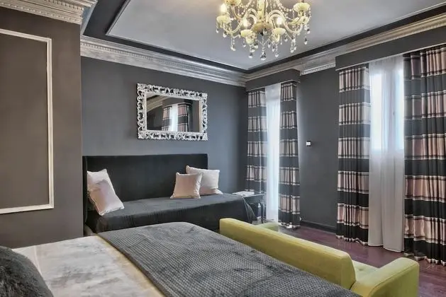 Süit, Balkon, Avlu Manzaralı