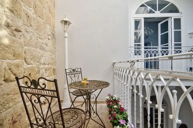 Süit, Balkon, Avlu Manzaralı