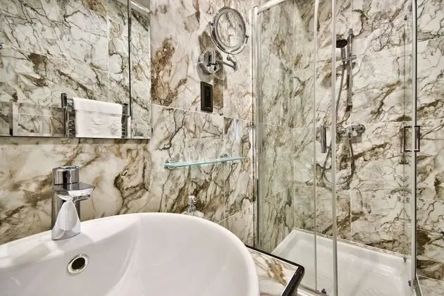 Süit, Balkon, Avlu Manzaralı