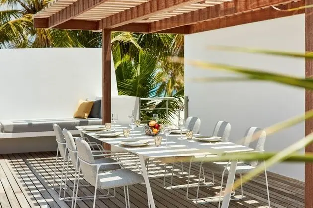 Three Bedroom Beach Retreat with Pool