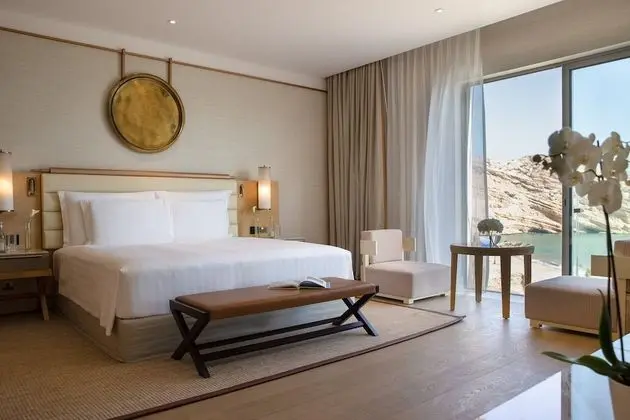 Deluxe Ocean Room