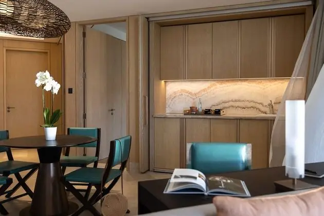 Panoramic One Bedroom Suite with Premium Lounge Access