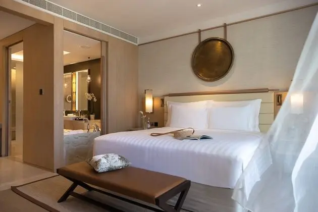 Panoramic One Bedroom Suite with Premium Lounge Access