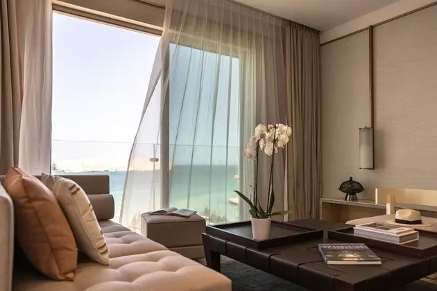 Panoramic One Bedroom Suite with Premium Lounge Access