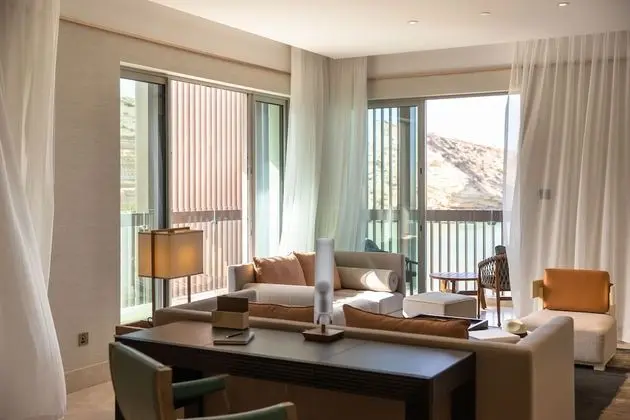 Panoramic One Bedroom Suite with Premium Lounge Access