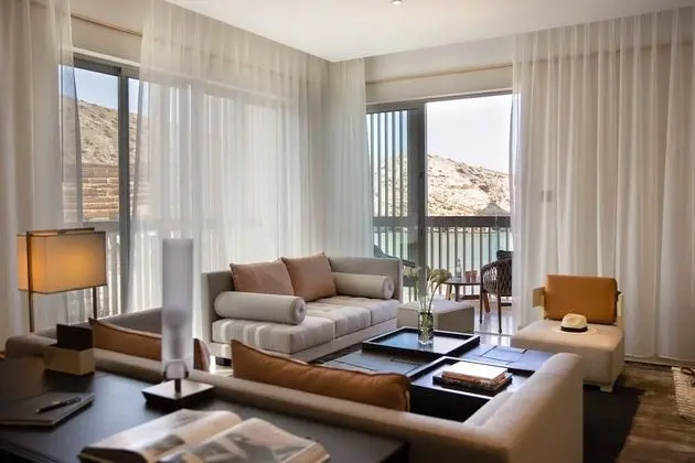 Panoramic One Bedroom Suite with Premium Lounge Access