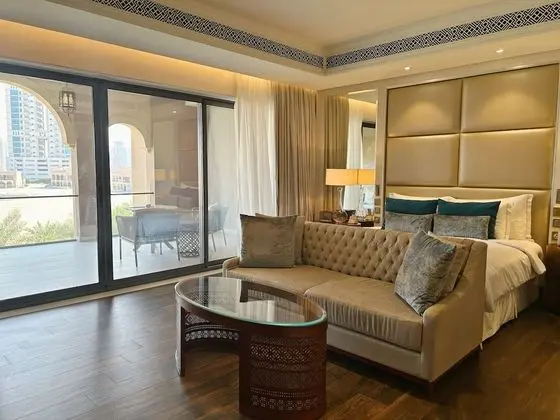 Arabian Deluxe King Room, 72 Sqm of Pure Luxury, Private Balcony, Huge Infinity Pool, 10 F&B Outlets