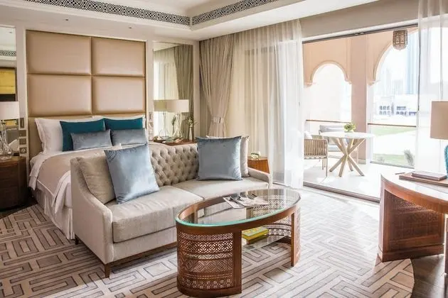 Arabian Deluxe King Room, 72 Sqm of Pure Luxury, Private Balcony, Huge Infinity Pool, 10 F&B Outlets