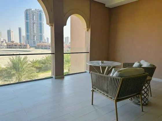 Arabian Deluxe King Room, 72 Sqm of Pure Luxury, Private Balcony, Huge Infinity Pool, 10 F&B Outlets