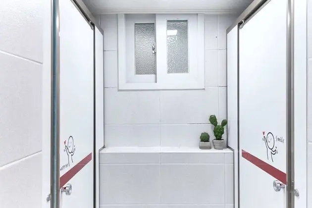 Basic Tek Büyük Yataklı Oda, Sadece kadınlar için, Ortak Banyo (Foreigner Only)