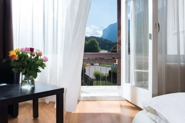 Panorama Twin Room with Jungfrau View