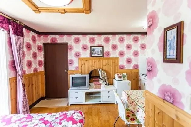 Stüdyo (Pink Peace)
