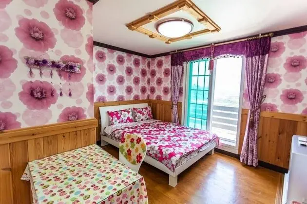 Stüdyo (Pink Peace)