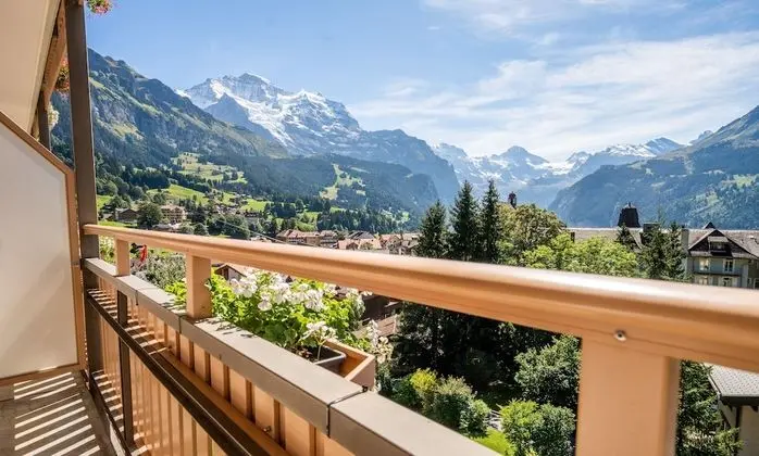 Tek Büyük Yataklı Oda, Balkon, Dağ Manzaralı