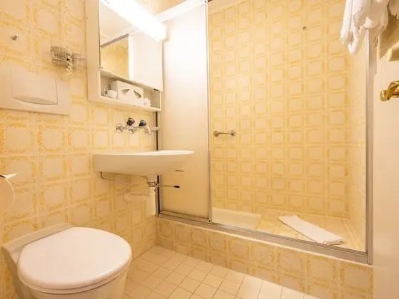 Tek Büyük Yataklı Oda, Balkon, Dağ Manzaralı