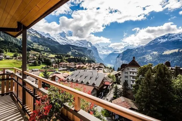 Tek Büyük Yataklı Oda, Balkon, Dağ Manzaralı