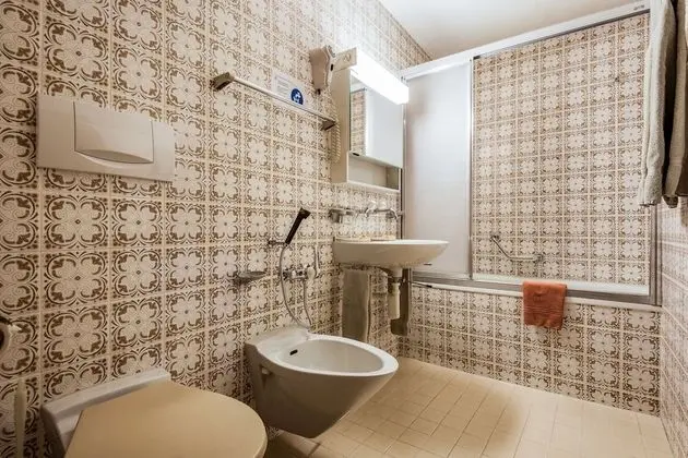 Tek Büyük Yataklı Oda, Balkon, Dağ Manzaralı