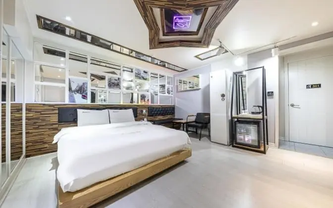 Oda (Semi-private room (Netflix viewing st)