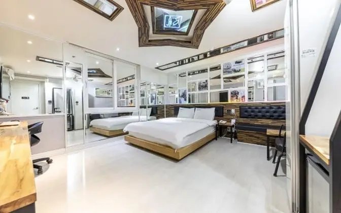 Oda (Semi-private room (Netflix viewing st)