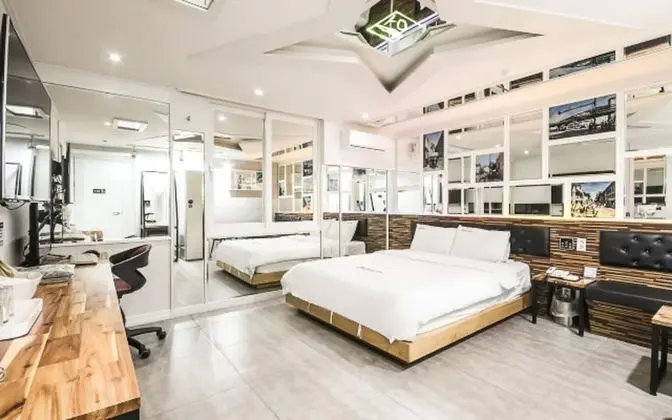 Oda (Semi-private room (Netflix viewing st)