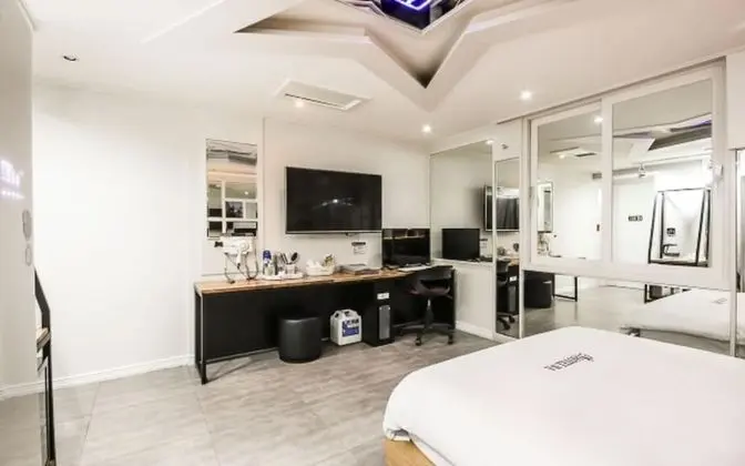 Oda (Semi-private room (Netflix viewing st)