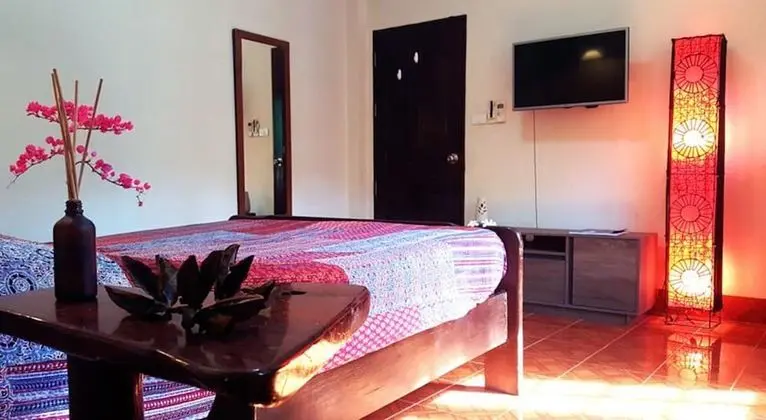 Double Room with Netflix( Private Bathroom)