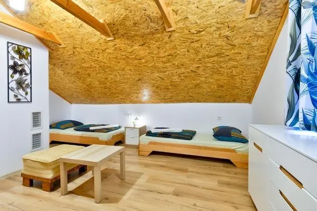 Family Ev, Birden Çok Yatak, 2 Banyolu, Bahçeli (Jungle House With Pool)