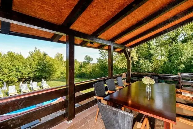 Family Ev, Birden Çok Yatak, 2 Banyolu, Bahçeli (Jungle House With Pool)