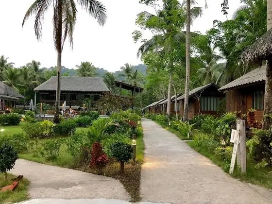 Type A / Must book a ferry ticket with Boonsiri Ferry Catamaran only. Boarding at Laem Sok Pier