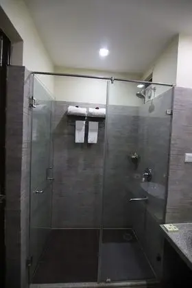 Deluxe Tek Büyük veya İki Ayrı Yataklı Oda, 1 En Büyük (King) Boy Yatak, Havuz Manzaralı