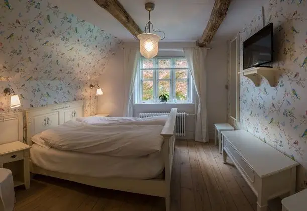 Classic Oda, 1 Büyük (Queen) Boy Yatak