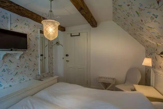 Classic Oda, 1 Büyük (Queen) Boy Yatak