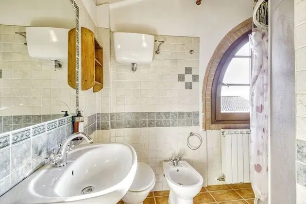 Family Apart Daire, Birden Çok Yatak, 2 Banyolu, Bahçeli (Juniper apt with shared pool family)