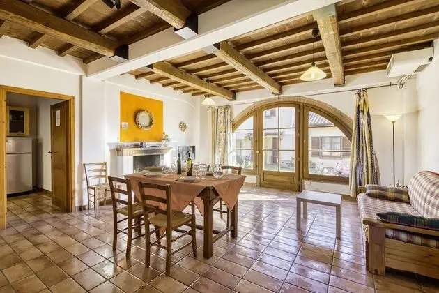 Family Apart Daire, Birden Çok Yatak, 2 Banyolu, Bahçeli (Juniper apt with shared pool family)