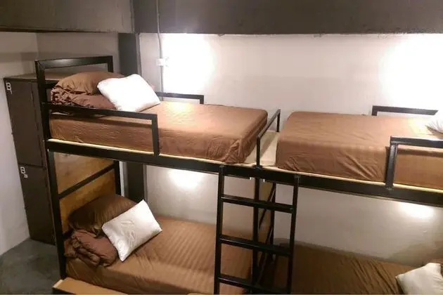 Single Bed in Mixed Dormitory Room
