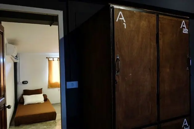 Single Bed in Mixed Dormitory Room