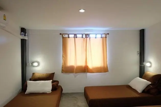 Single Bed in Mixed Dormitory Room