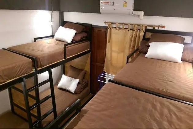 Single Bed in Mixed Dormitory Room