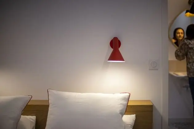 Design Tek Büyük Yataklı Oda, 1 Büyük (Queen) Boy Yatak, Engellilere Uygun, Sigara İçilmez