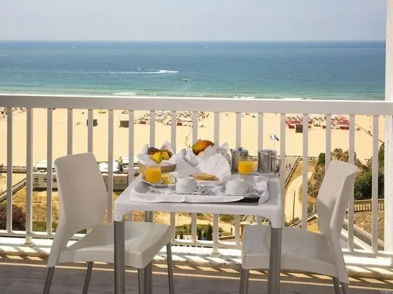 Deluxe Tek Büyük veya İki Ayrı Yataklı Oda, Deniz Manzaralı