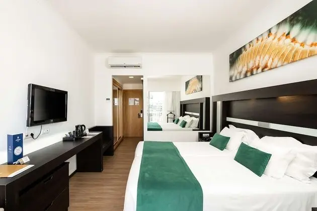 Superior Tek Büyük veya İki Ayrı Yataklı Oda, Kısmi Deniz Manzaralı