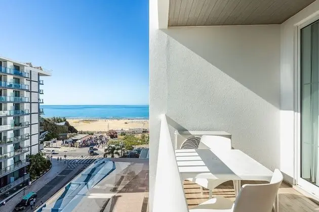 Superior Tek Büyük veya İki Ayrı Yataklı Oda, Kısmi Deniz Manzaralı