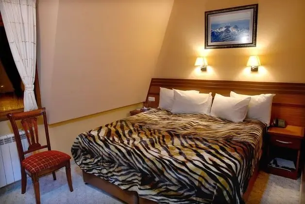 Standard Tek Büyük veya İki Ayrı Yataklı Oda (Attic,No elevator)