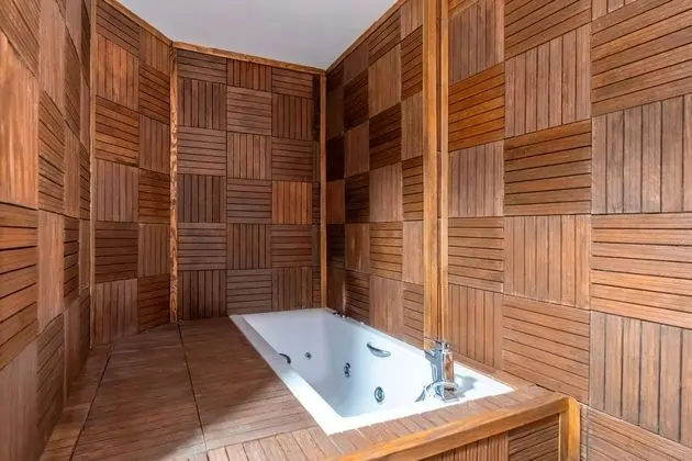 Jakuzili Suite Oda