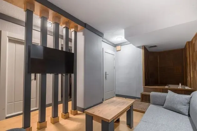 Jakuzili Suite Oda